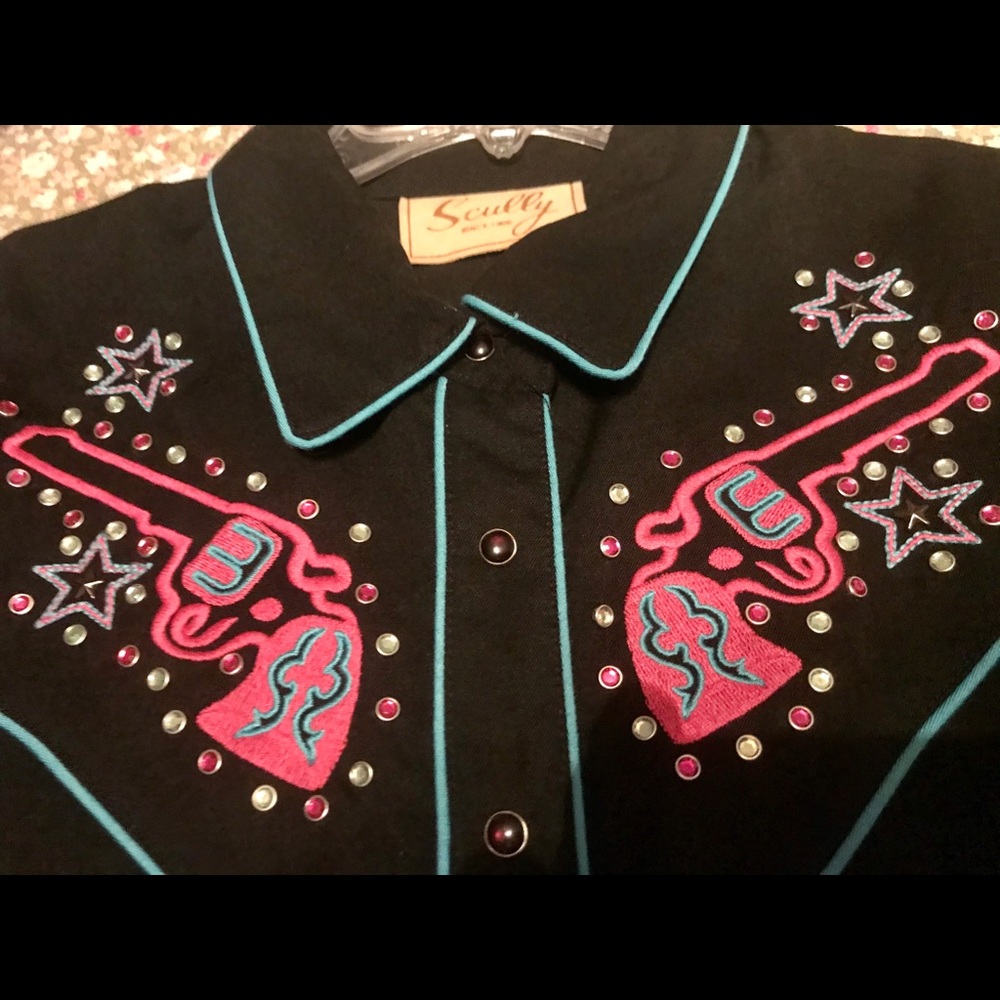 NWT Scully western shirt with gun appliqués